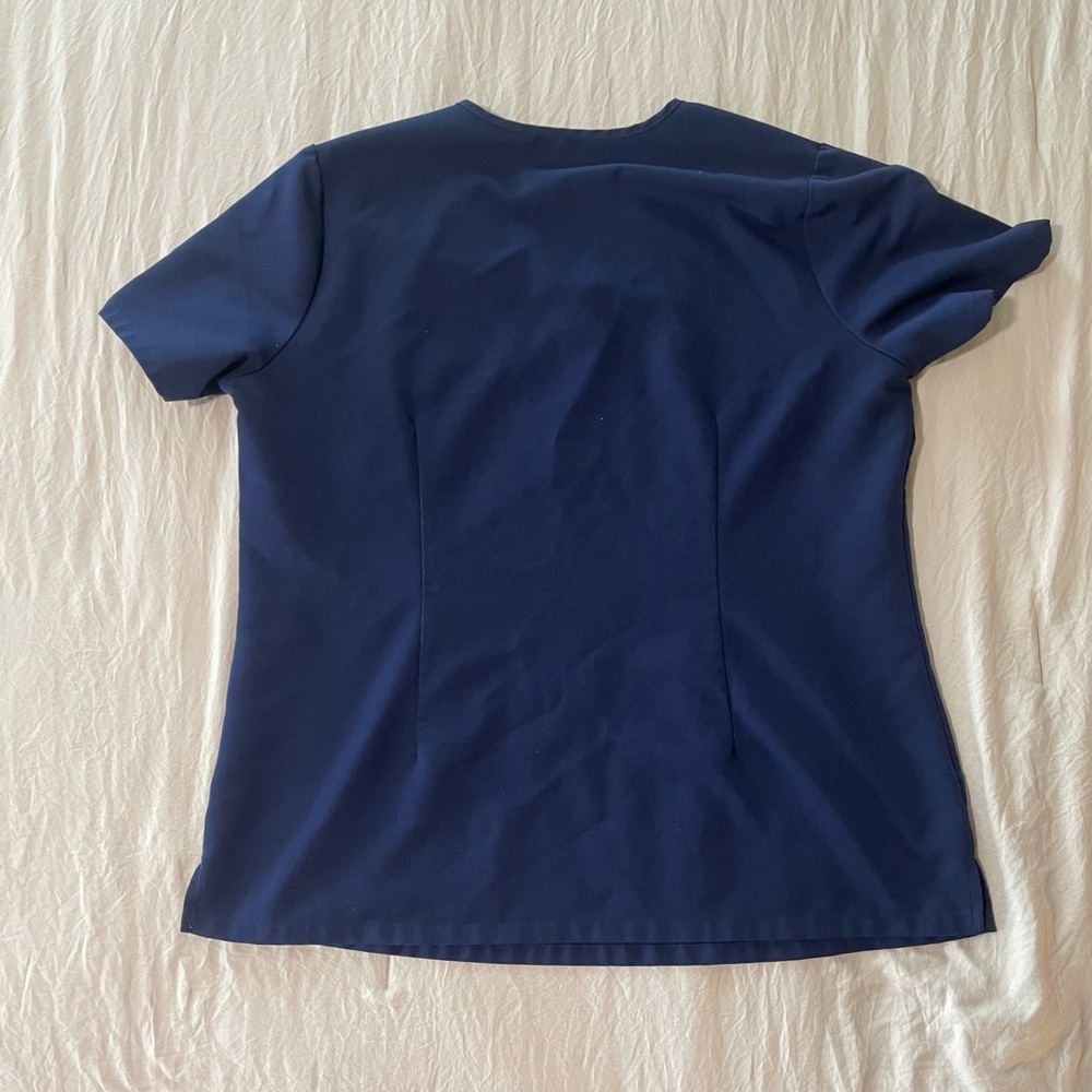 Figs Women's Navy scrub set - Picture 3 of 6